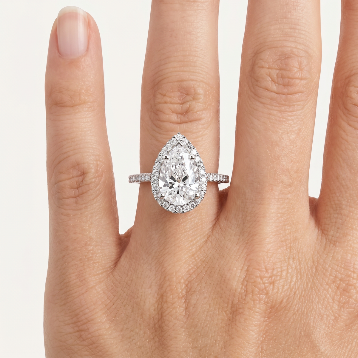 _lifestyle_image@SKU:R0514-LADD03000004W #metal_10k-white-gold+origin_lab-grown+quality_g-si