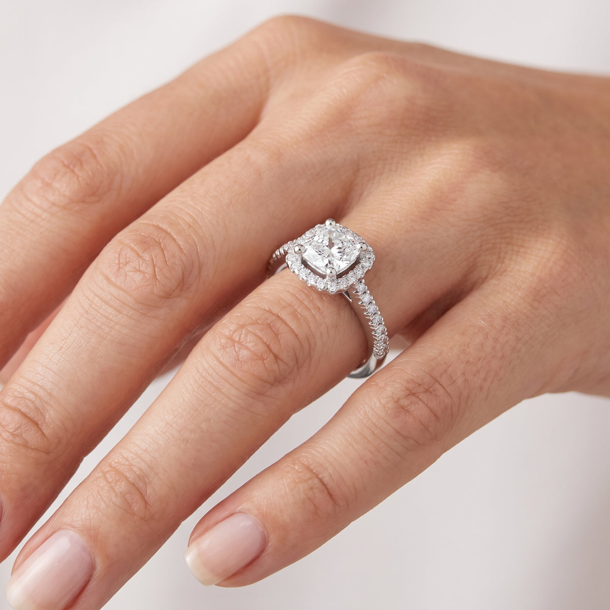 _lifestyle_image@SKU:R0514-NADC01000004W #metal_14k-white-gold+origin_lab-grown+quality_ef-vs2+