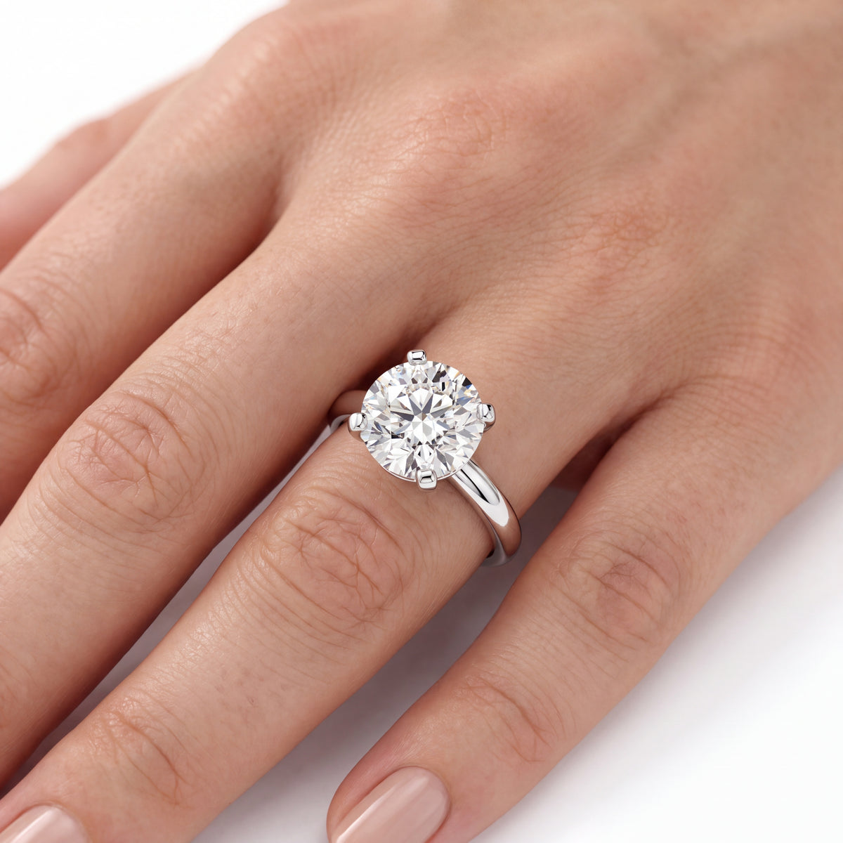 _lifestyle_image@SKU:R0952-NADR02000004W #metal_14k-white-gold+origin_lab-grown+quality_ef-vs2+