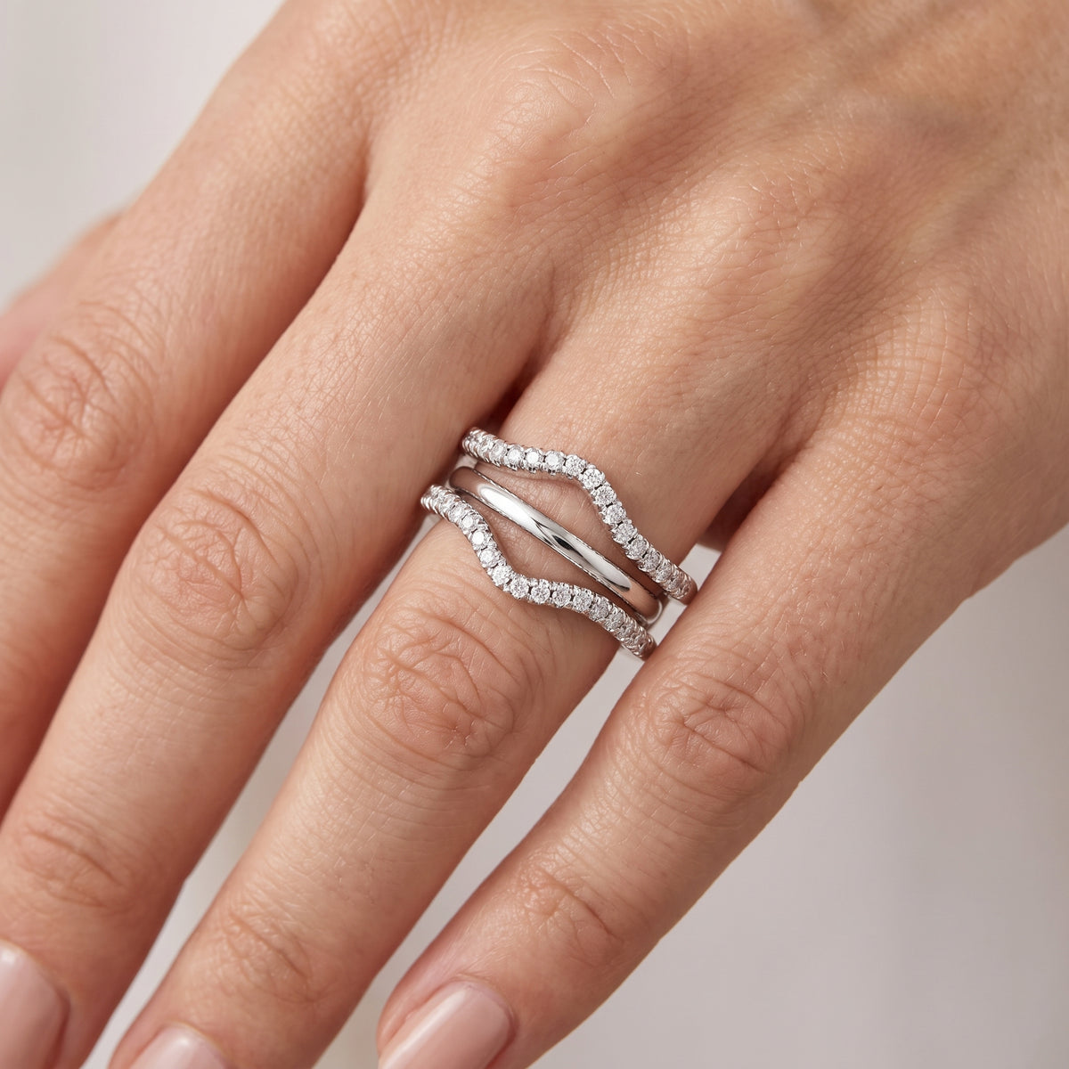_lifestyle_image@SKU:R1063-NADR00310004W #metal_14k-white-gold+origin_lab-grown+quality_ef-vs2+