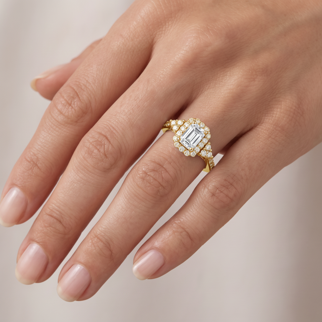 _lifestyle_image@SKU:R1089-LADE01000004Y #diamond-quality_g-si+metal_10k-yellow-gold+origin_lab-grown+