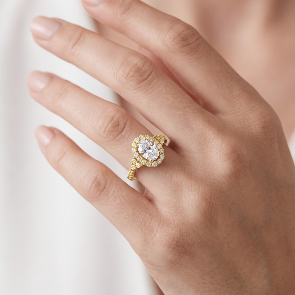 _lifestyle_image@SKU:R1089-LADO01000004Y #diamond-quality_g-si+metal_10k-yellow-gold+origin_lab-grown+
