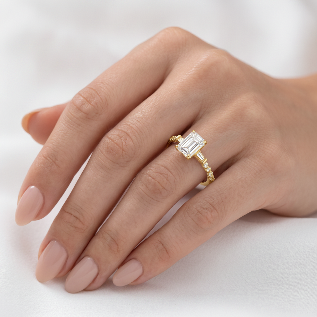 _lifestyle_image@SKU:R1113-LADE01000004Y #metal_10k-yellow-gold+origin_lab-grown+quality_g-si