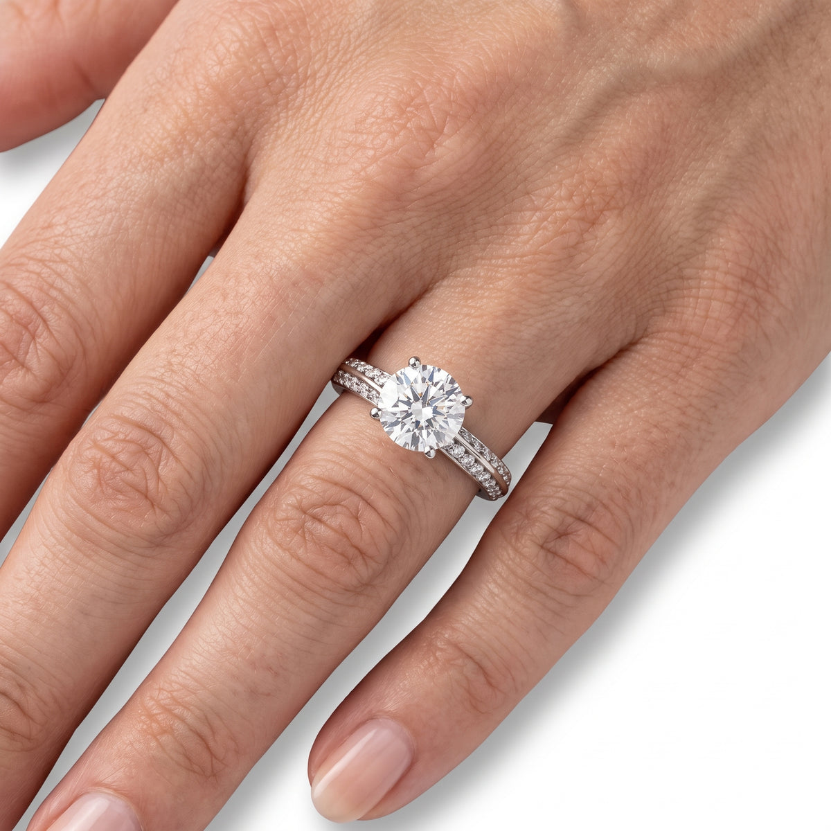 _lifestyle_image@SKU:R1114-NADR01000004W #metal_14k-white-gold+origin_lab-grown+quality_ef-vs2+