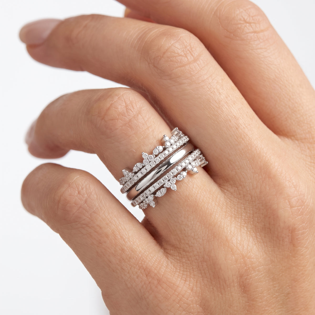 _lifestyle_image@SKU:R1163-NADR00620004W #metal_14k-white-gold+origin_lab-grown+quality_ef-vs2+