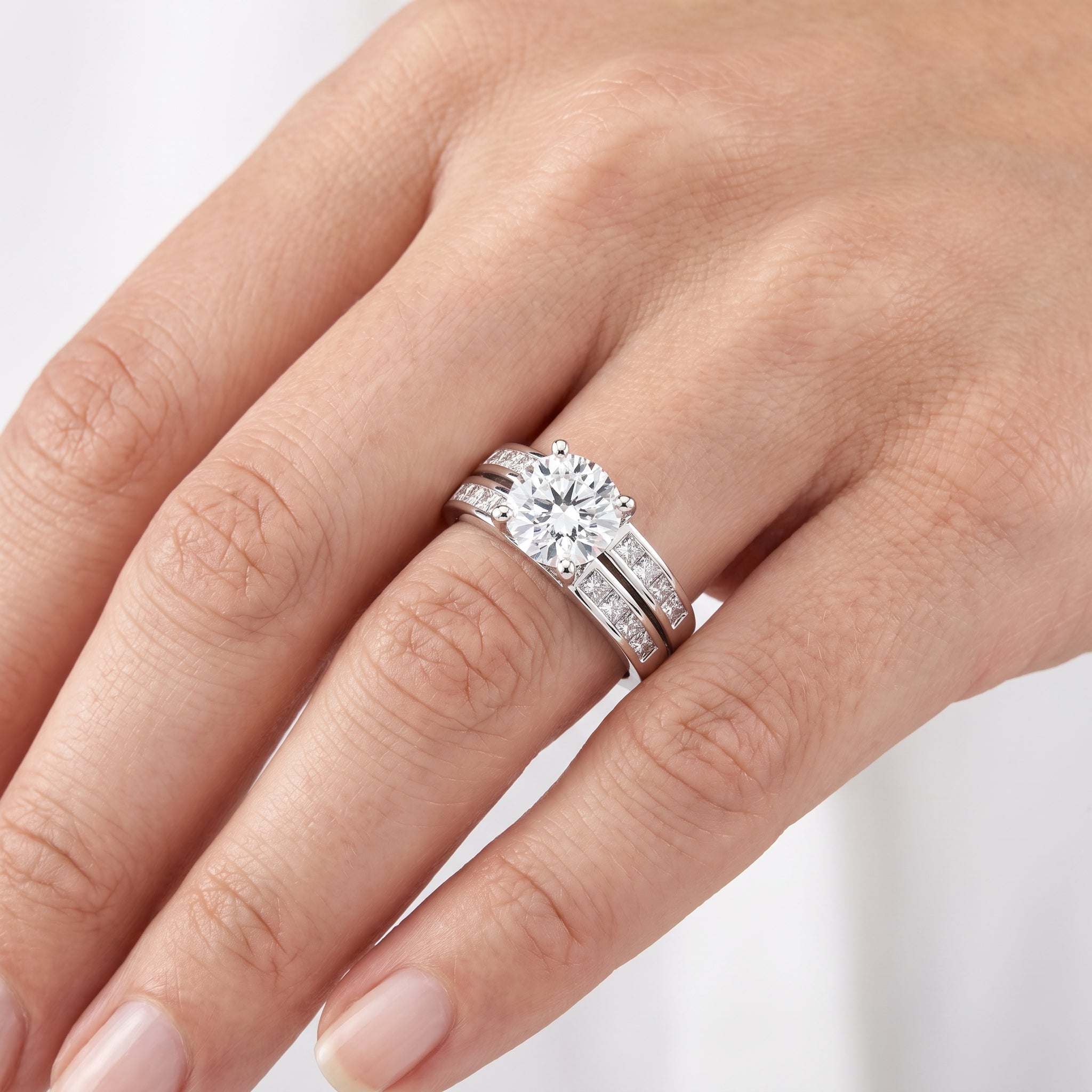 _lifestyle_image@SKU:R1195-NADR01000004W #metal_14k-white-gold+origin_lab-grown+quality_ef-vs2+