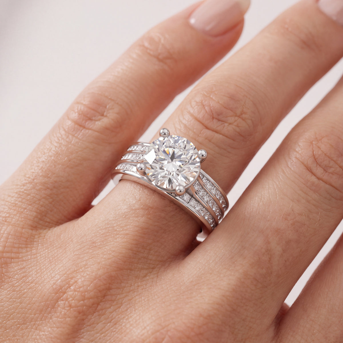 _lifestyle_image@SKU:R1195-NADR02000004W #metal_14k-white-gold+origin_lab-grown+quality_ef-vs2+