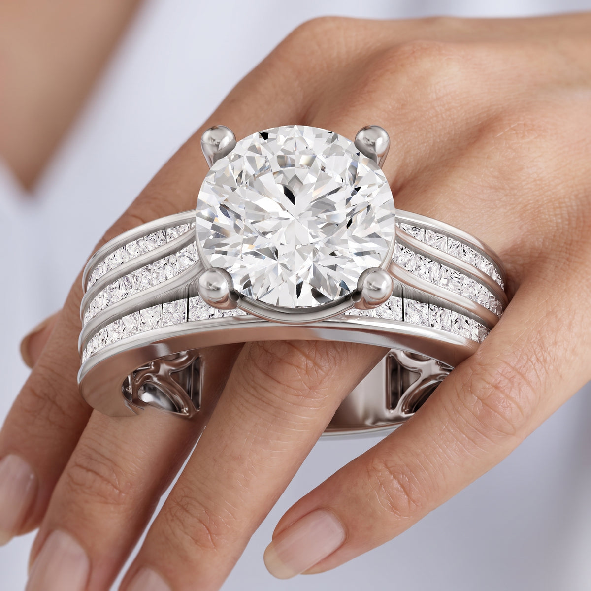 _lifestyle_image@SKU:R1195-NADR0200000PL #metal_platinum+origin_lab-grown+quality_ef-vs2+