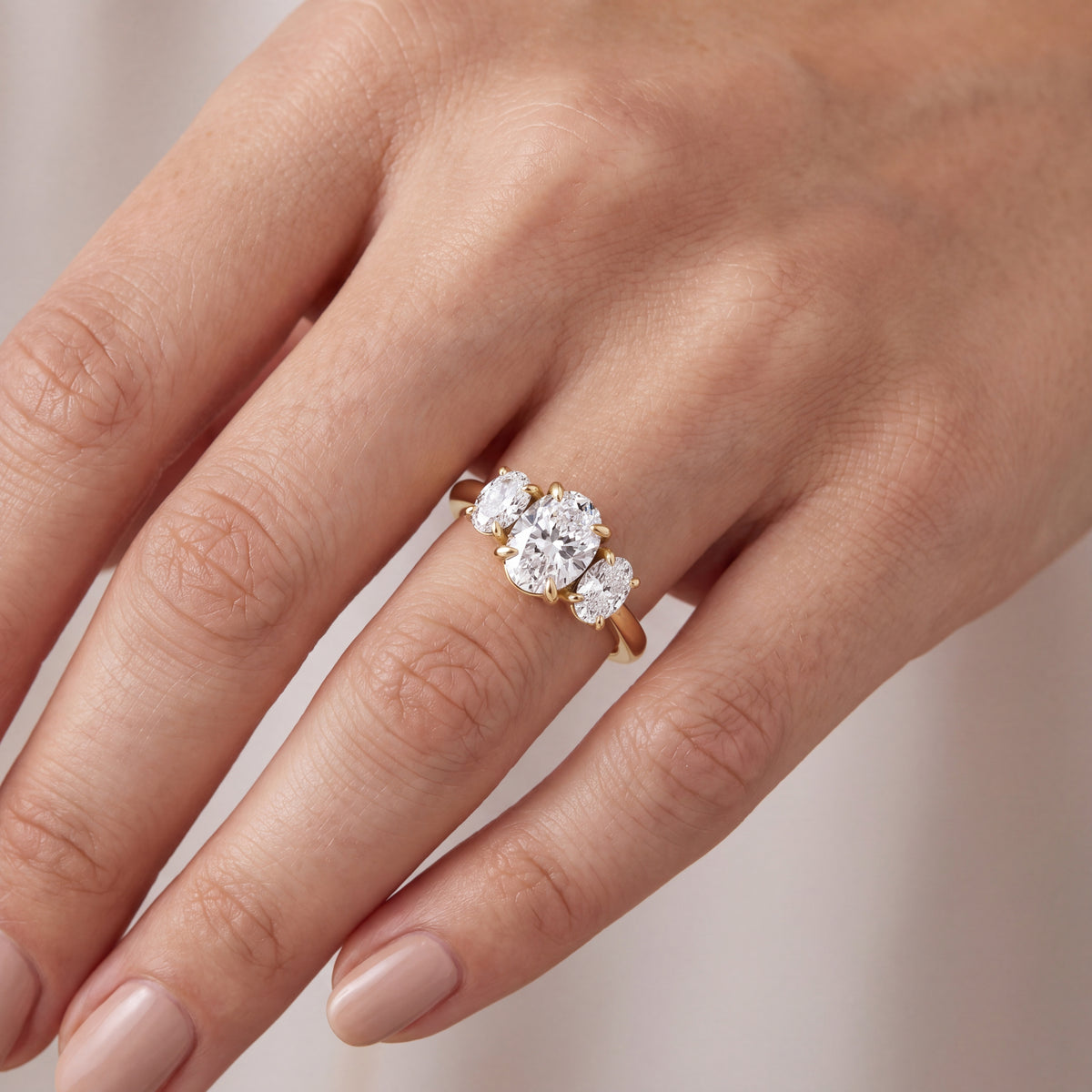 _lifestyle_image@SKU:R1240-NADO01000004Y #metal_14k-yellow-gold+origin_lab-grown+quality_ef-vs2+