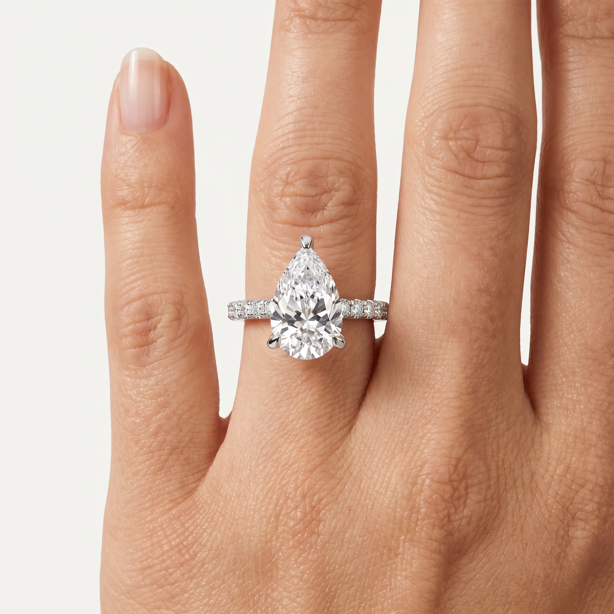 _lifestyle_image@SKU:R1930-LGDD0200000PL #metal_platinum+origin_lab-grown+quality_ef-vs2+