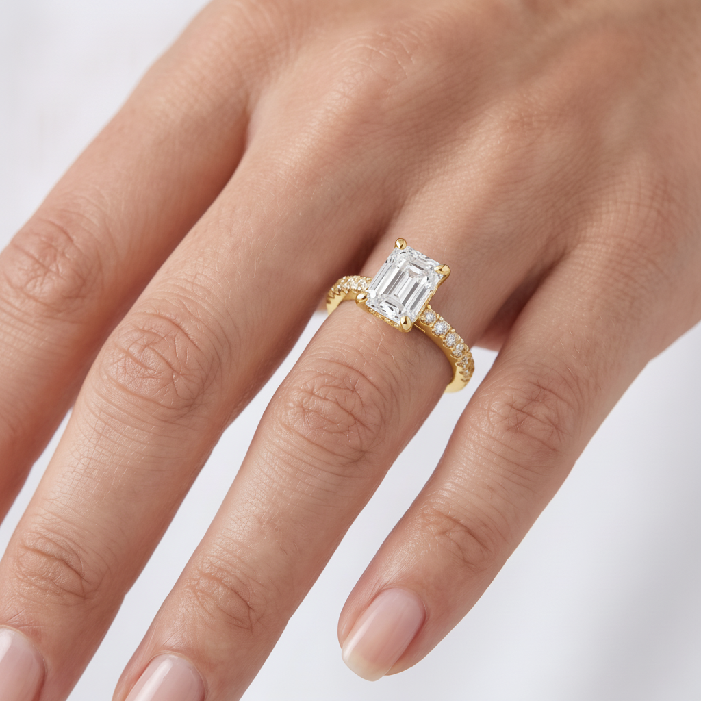 _lifestyle_image@SKU:R1930-LADE02000004Y #metal_10k-yellow-gold+origin_lab-grown+quality_g-si