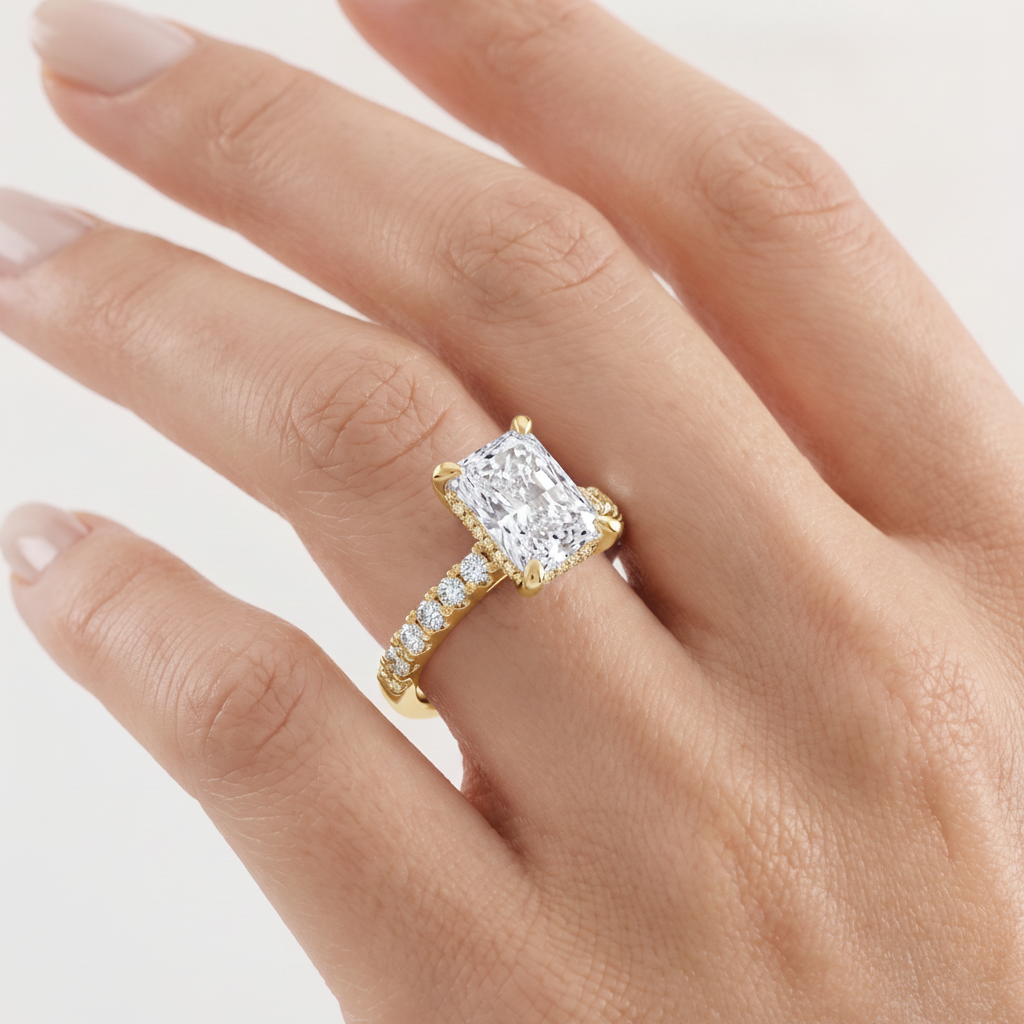 _lifestyle_image@SKU:R1930-LADT02000004Y #metal_10k-yellow-gold+origin_lab-grown+quality_g-si