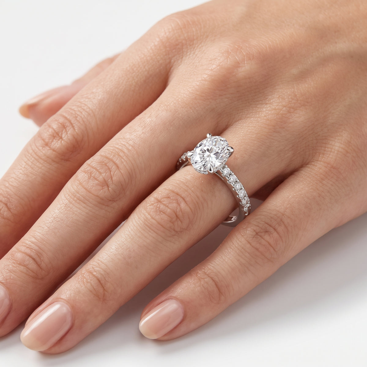 _lifestyle_image@SKU:R1930-LGDO0200000PL #metal_platinum+origin_lab-grown+quality_ef-vs2+
