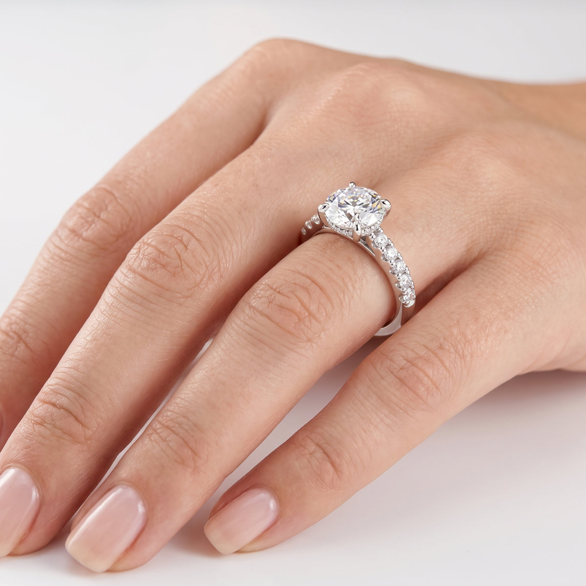 _lifestyle_image@SKU:R1930-LGDR02000004W #metal_14k-white-gold+origin_lab-grown+quality_ef-vs2+