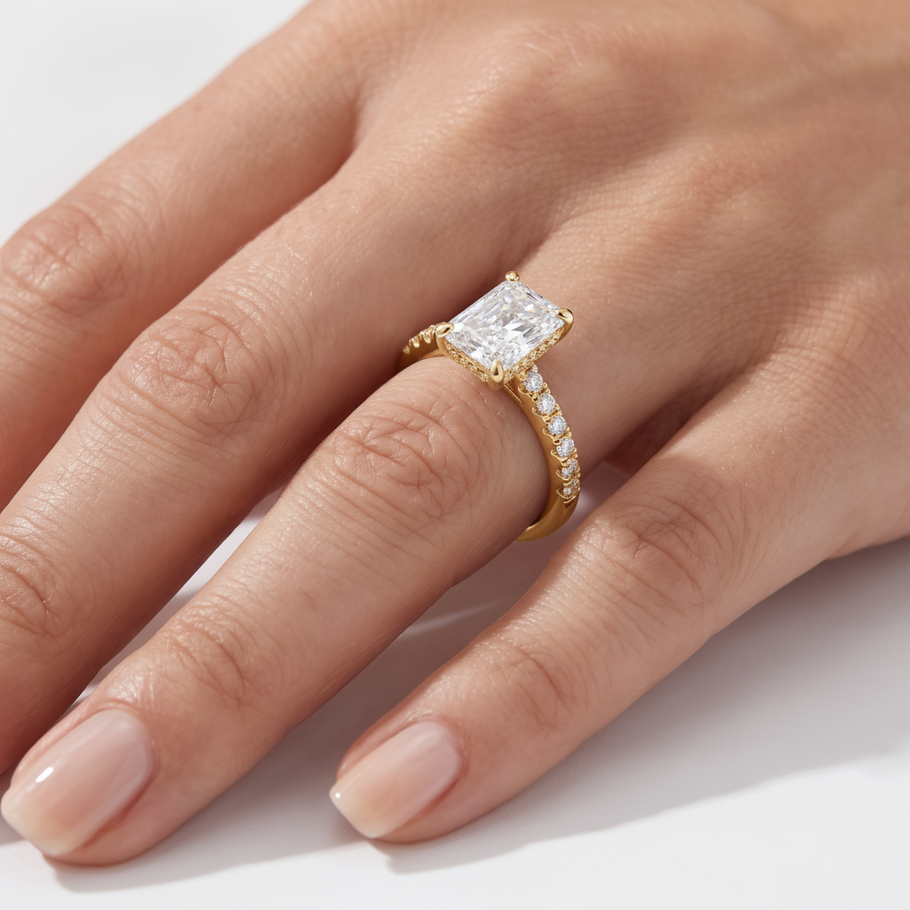 _lifestyle_image@SKU:R1930-LGDT02000004Y #metal_14k-yellow-gold+origin_lab-grown+quality_ef-vs2+