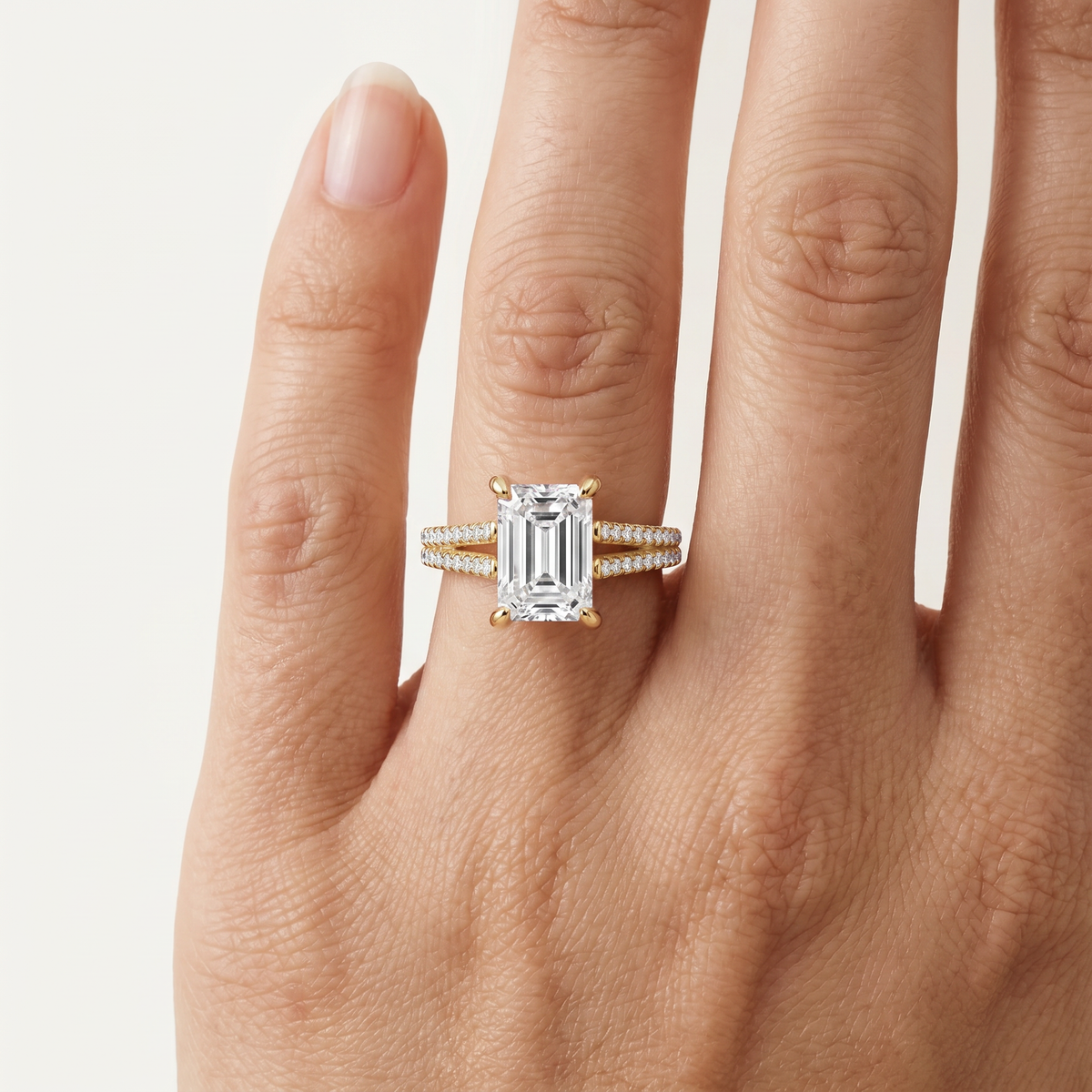 _lifestyle_image@SKU:R1939-LADE02000004Y #metal_10k-yellow-gold+origin_lab-grown+quality_g-si