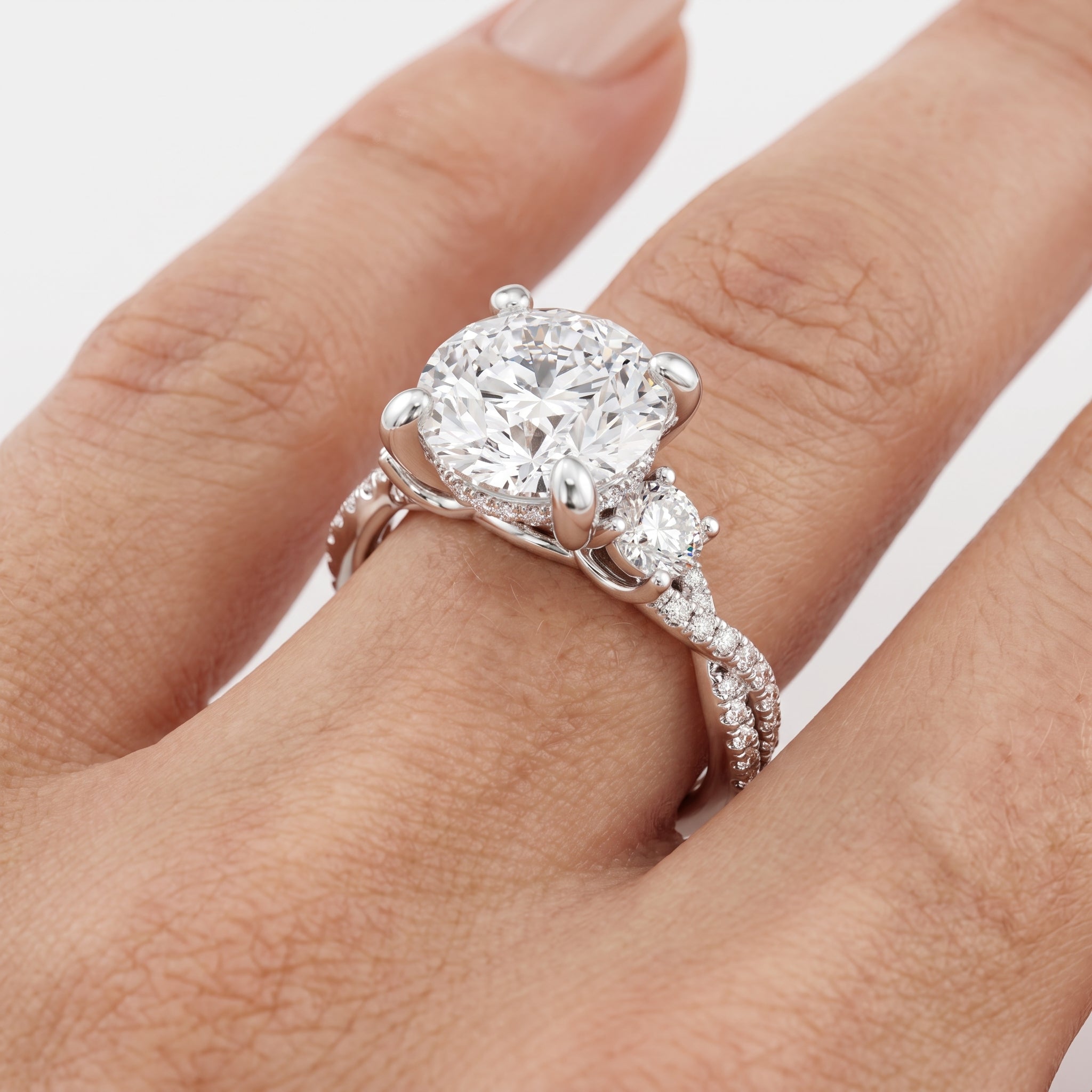 _lifestyle_image@SKU:R1948-LGDR03000004W #metal_14k-white-gold+origin_lab-grown+quality_ef-vs2+
