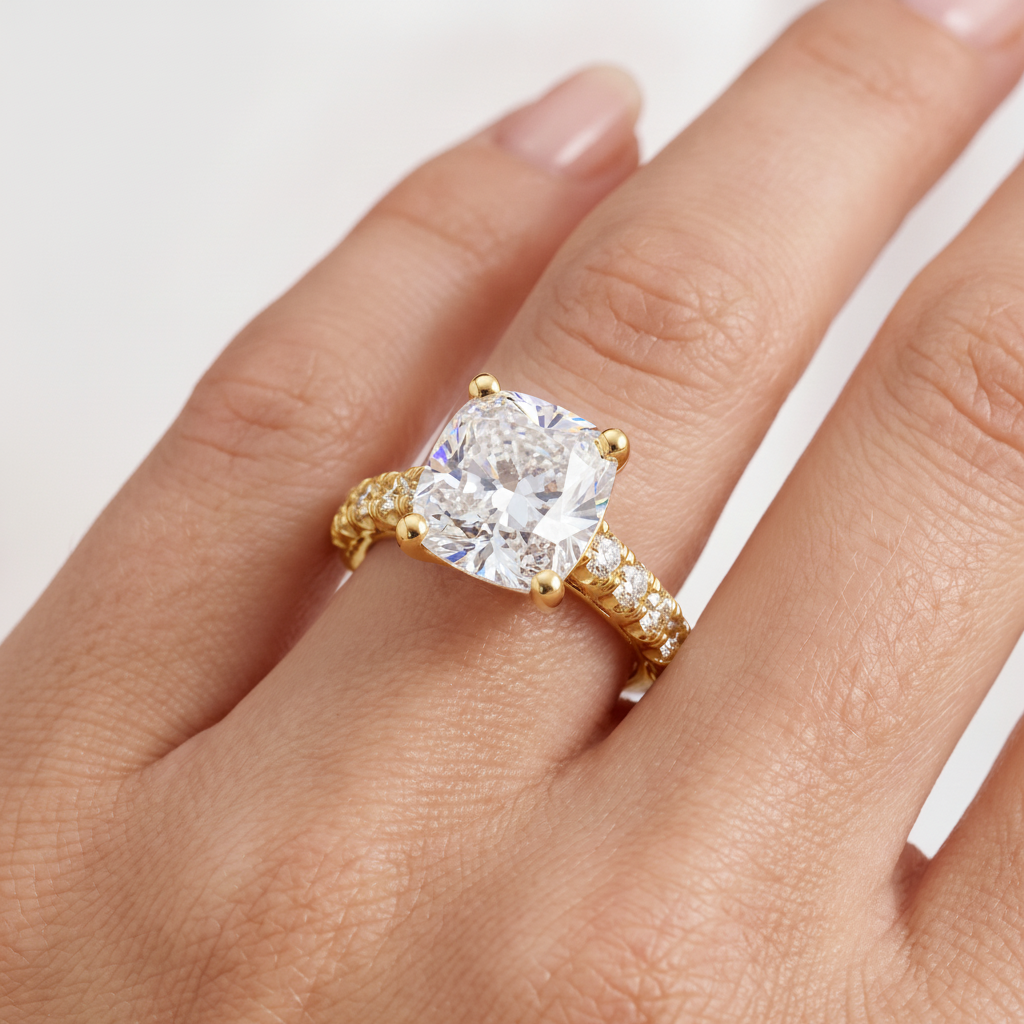 _lifestyle_image@SKU:R2434-LADC00400004Y #metal_10k-yellow-gold+origin_lab-grown+quality_g-si