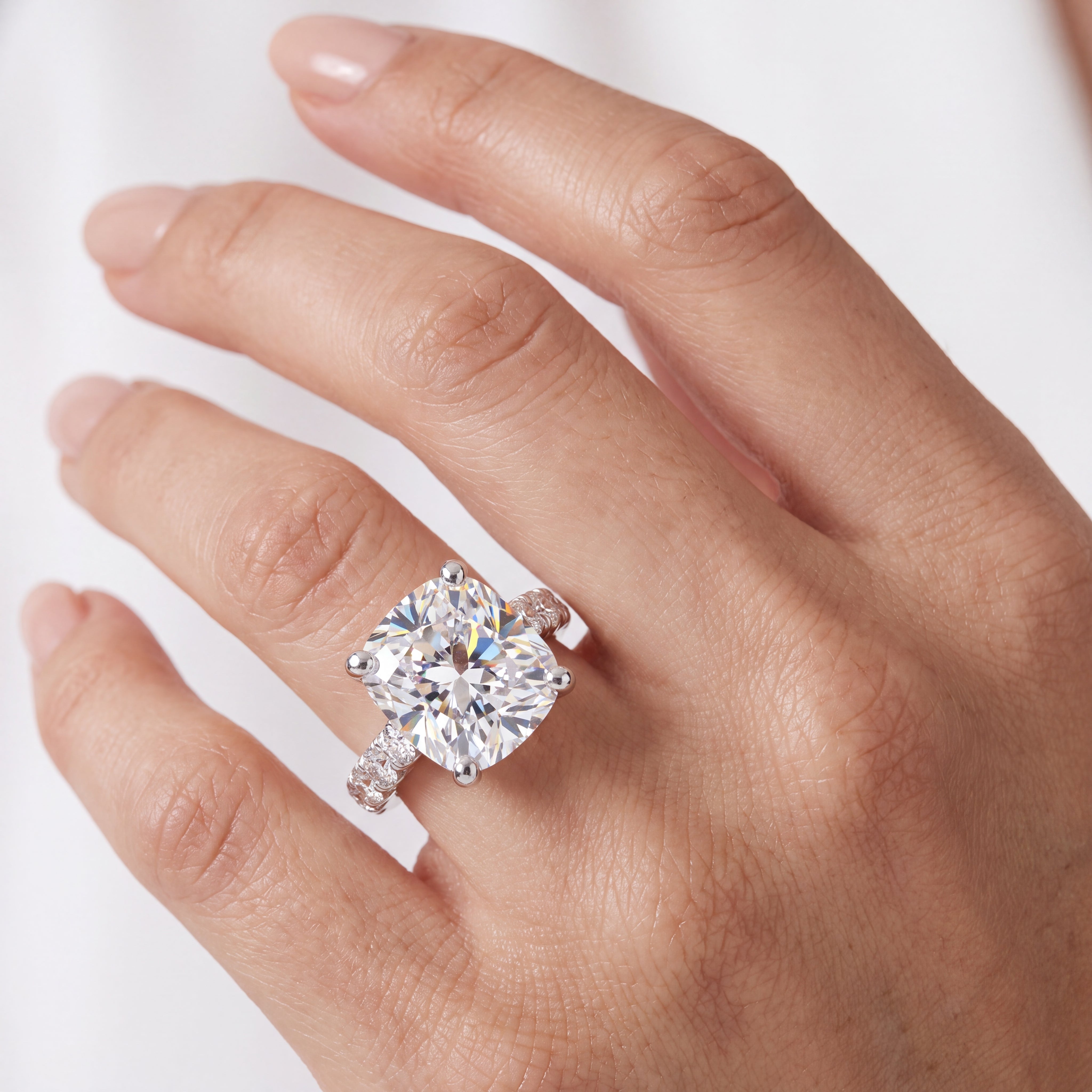 _lifestyle_image@SKU:R2434-NADC00400004W #metal_14k-white-gold+origin_lab-grown+quality_ef-vs2+