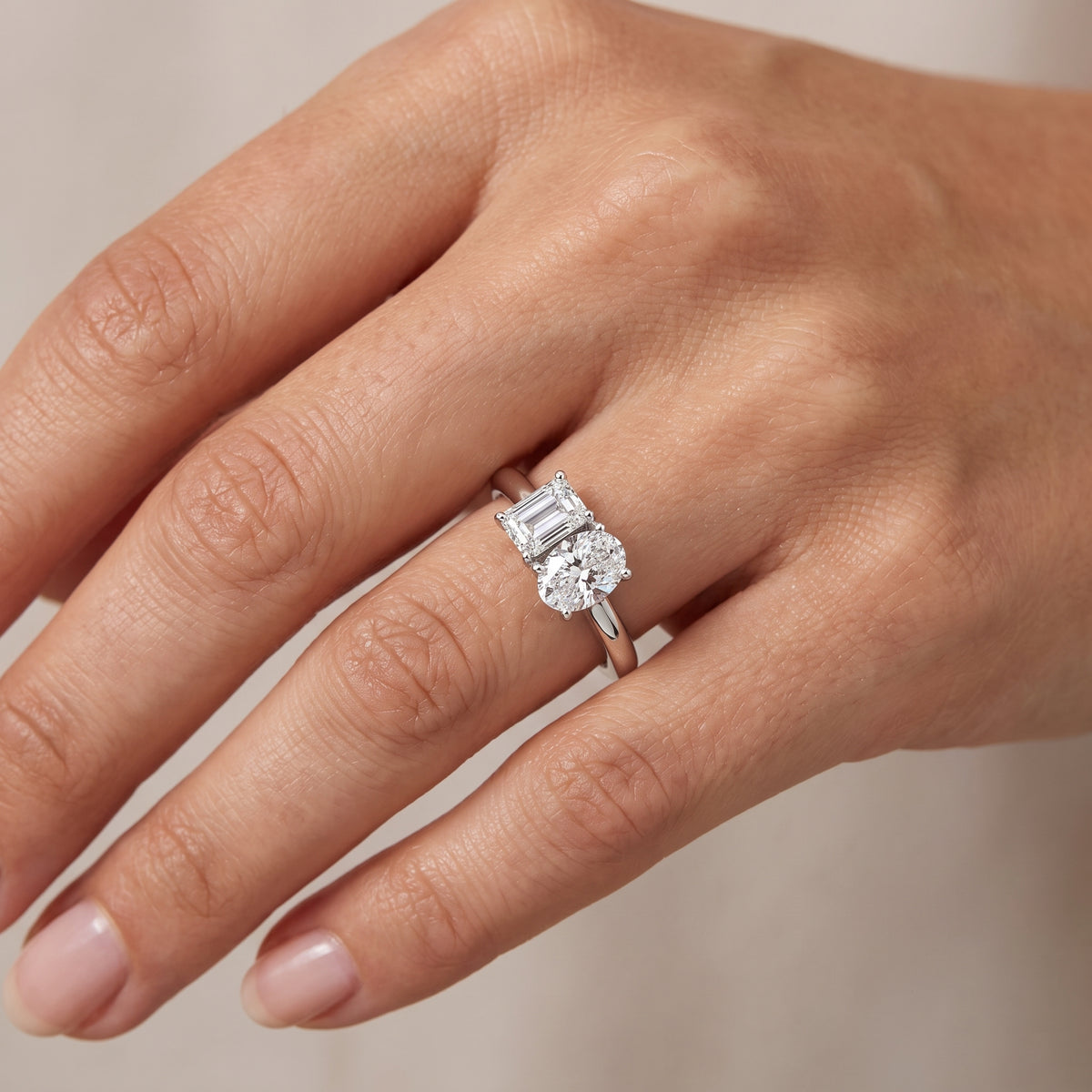 _lifestyle_image@SKU:R2630-NADE01230004W #metal_14k-white-gold+origin_lab-grown+quality_ef-vs2+