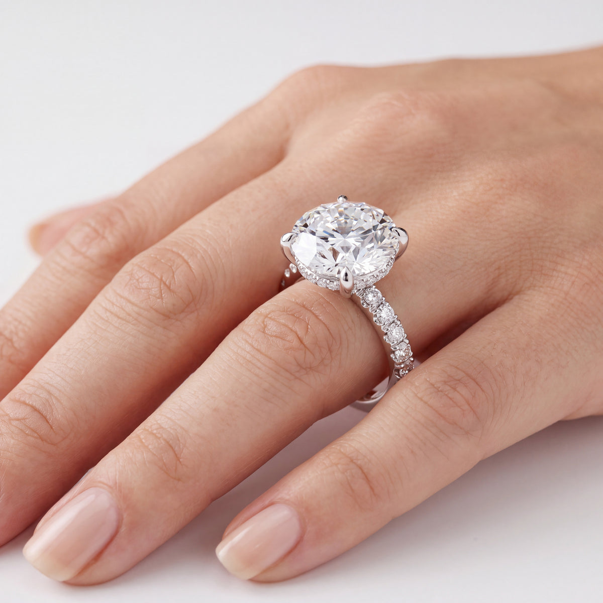 _lifestyle_image@SKU:R2633-NADR04000004W #metal_14k-white-gold+origin_lab-grown+quality_ef-vs2+
