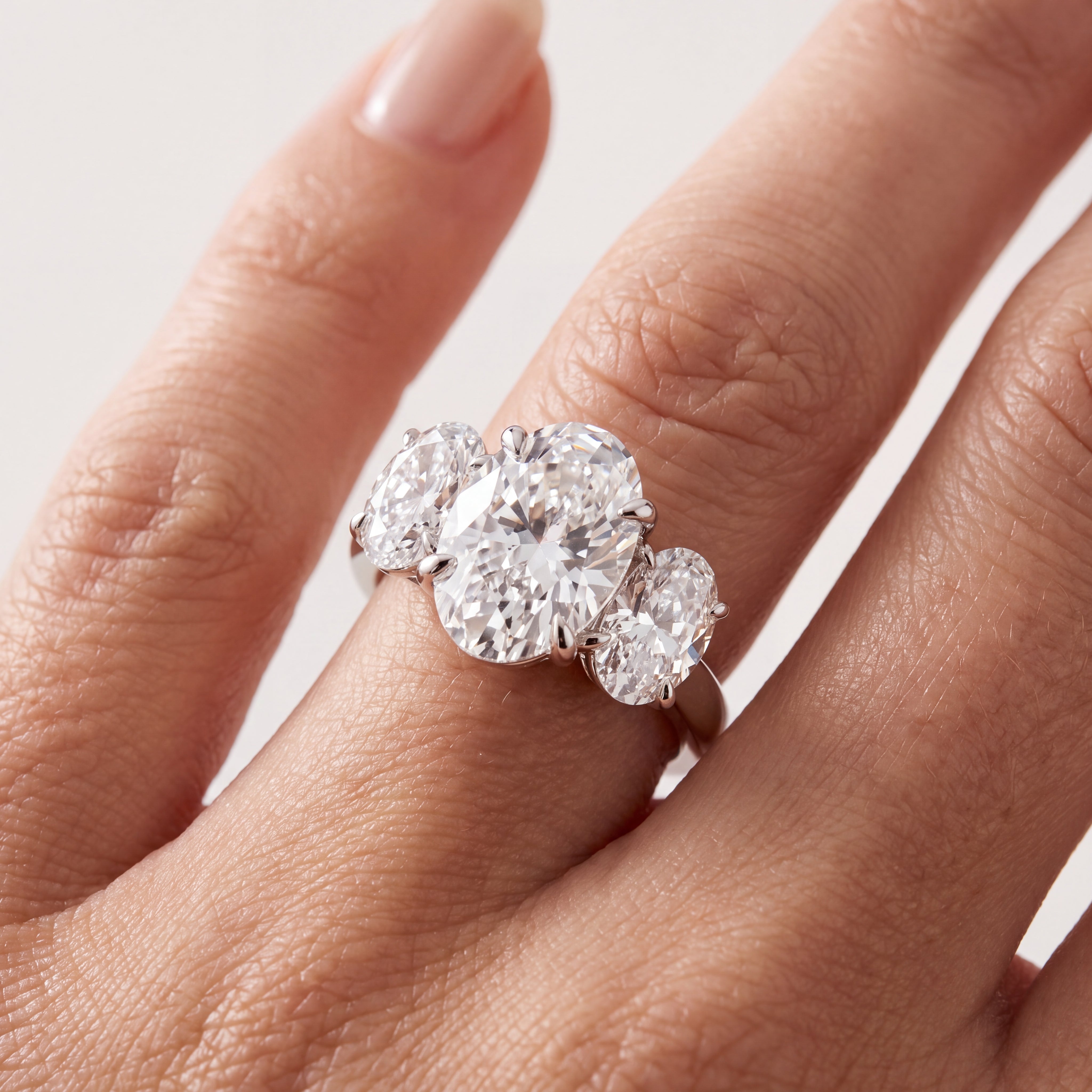 _lifestyle_image@SKU:R2657-NADO0040000DW #metal_platinum+origin_lab-grown+quality_ef-vs2+