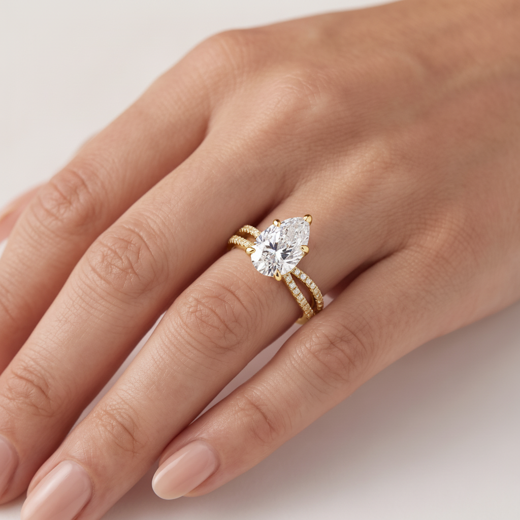 _lifestyle_image@SKU:R4118-LADD02000004Y #metal_10k-yellow-gold+origin_lab-grown+quality_g-si