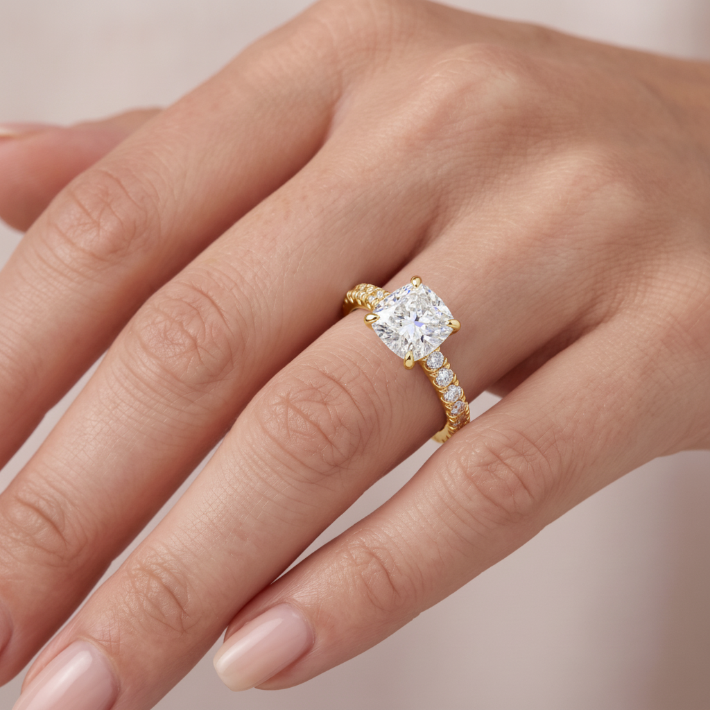 _lifestyle_image@SKU:R5118-LADC01000004Y #metal_10k-yellow-gold+origin_lab-grown+diamond-quality_g-si+