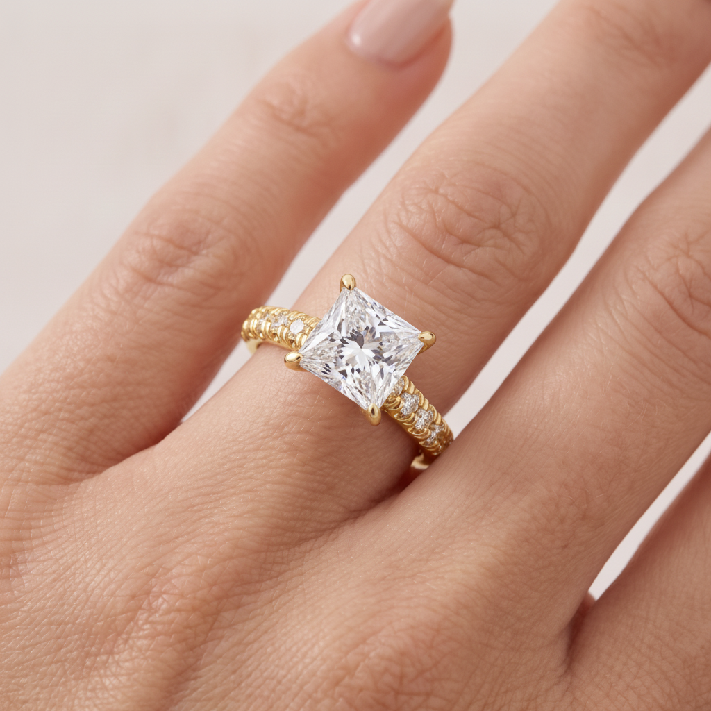 _lifestyle_image@SKU:R5118-NADP02000004Y #metal_14k-yellow-gold+origin_lab-grown+quality_ef-vs2+