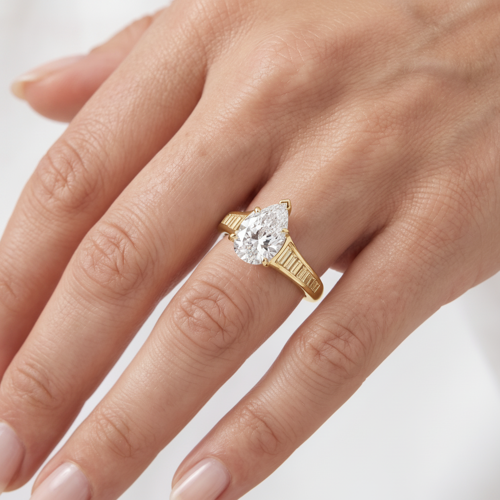 _lifestyle_image@SKU:R5136-LADD01000004Y #metal_10k-yellow-gold+origin_lab-grown+quality_g-si