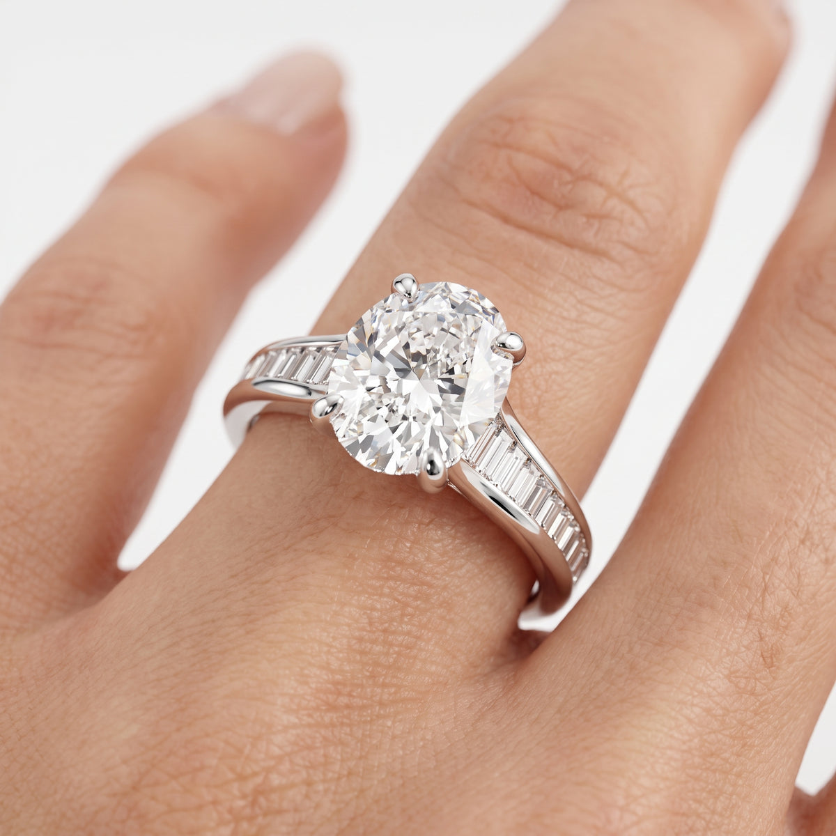 _lifestyle_image@SKU:R5136-NADO02000004W #metal_14k-white-gold+origin_lab-grown+quality_ef-vs2+