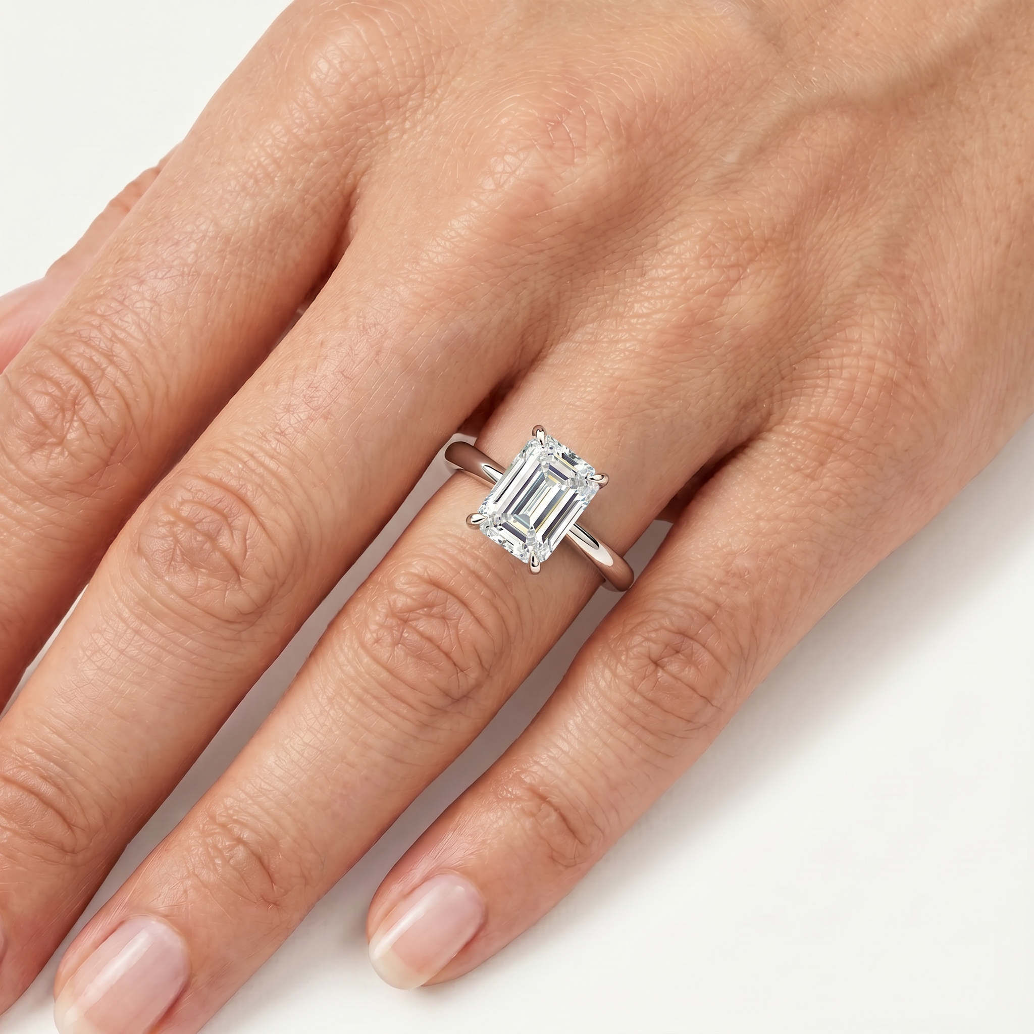 _lifestyle_image@SKU:R5314-NADE02000004W #metal_14k-white-gold+origin_lab-grown+quality_ef-vs2+
