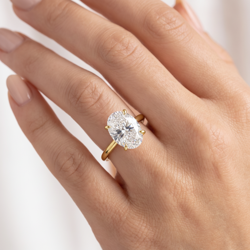 _lifestyle_image@SKU:R5314-LADO03000004Y #metal_10k-yellow-gold+origin_lab-grown+quality_g-si