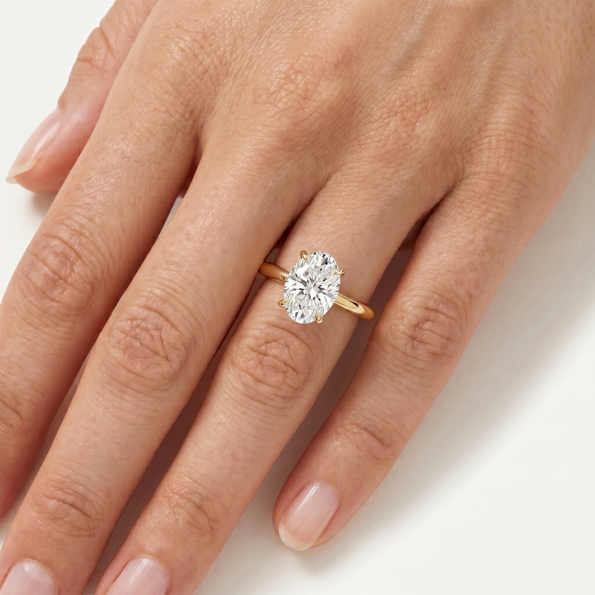 _lifestyle_image@SKU:R5314-LADO03000004Y #metal_10k-yellow-gold+origin_lab-grown+quality_g-si