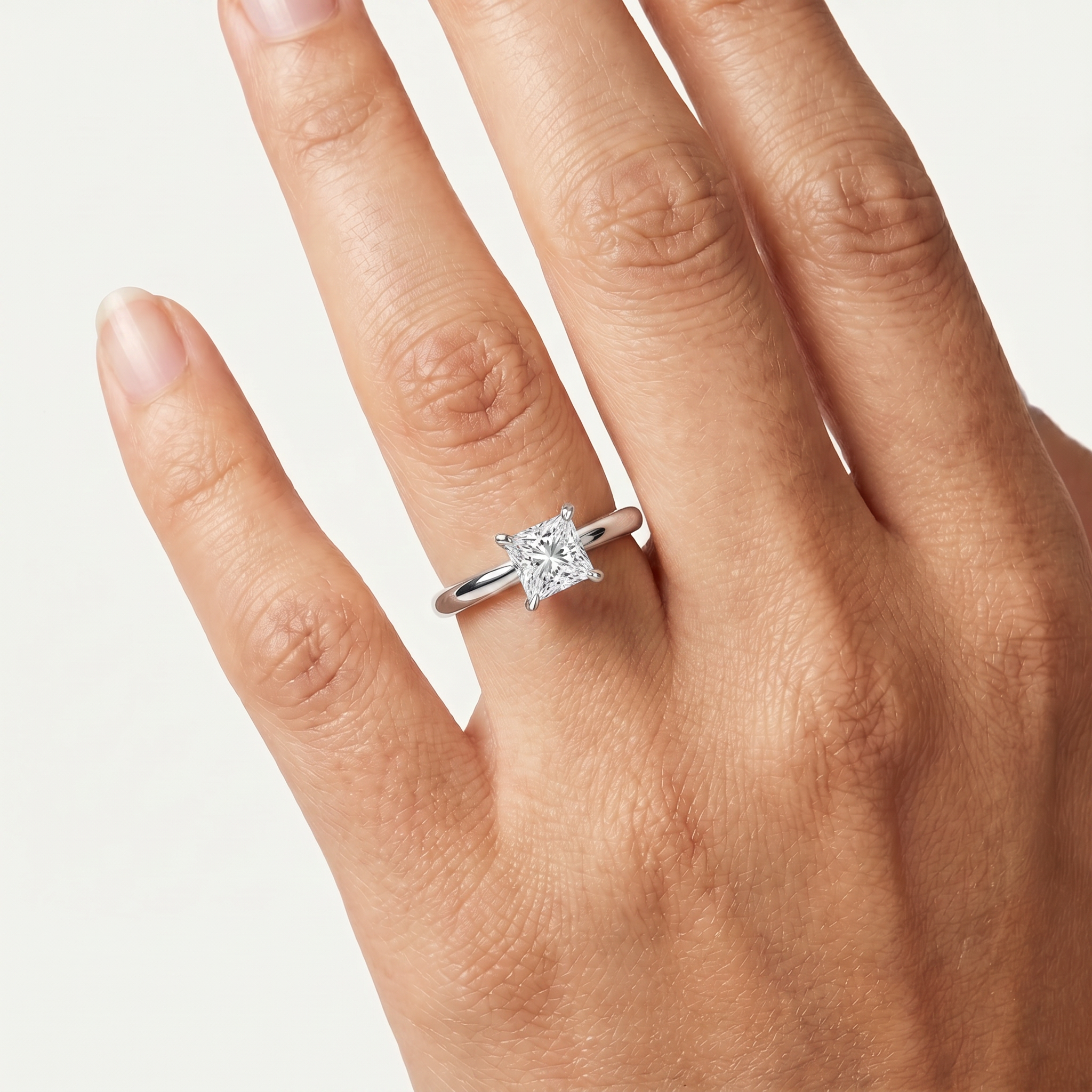 _lifestyle_image@SKU:R5314-NADP0100000PL #metal_platinum+origin_lab-grown+quality_ef-vs2+