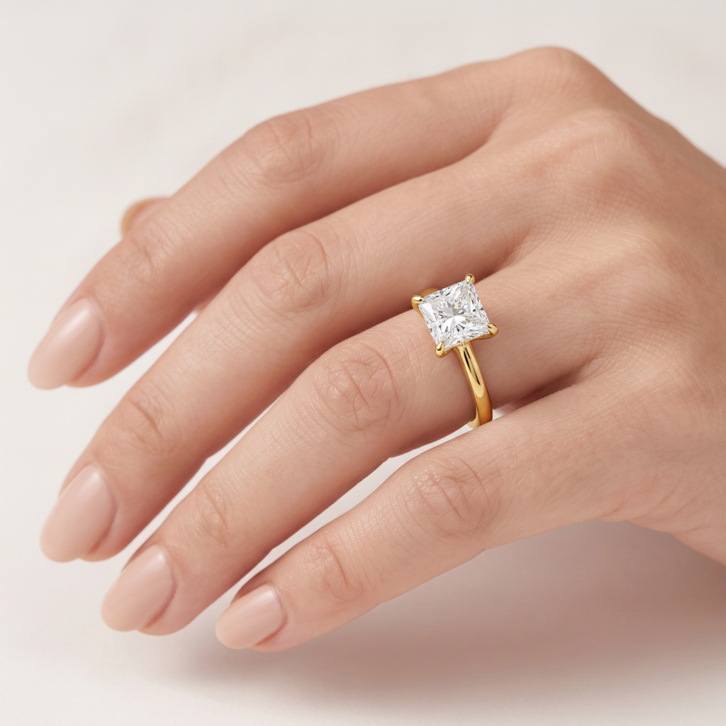 _lifestyle_image@SKU:R5314-LADP02000004Y #metal_10k-yellow-gold+origin_lab-grown+quality_g-si