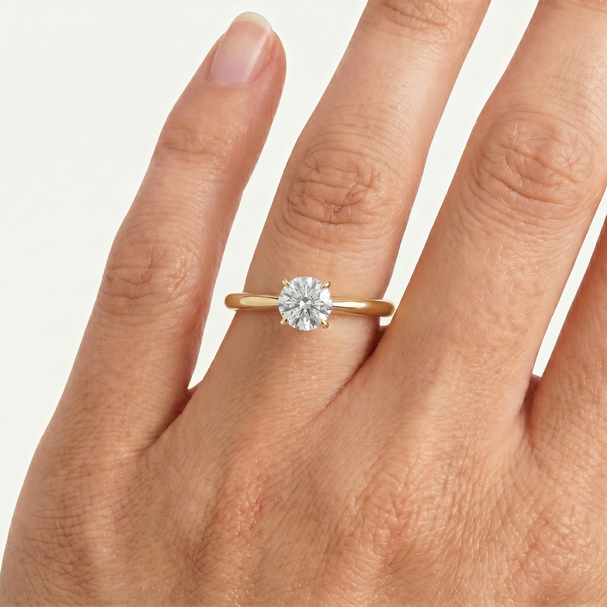 _lifestyle_image@SKU:R5314-LADT01000004Y #metal_10k-yellow-gold+origin_lab-grown+quality_g-si