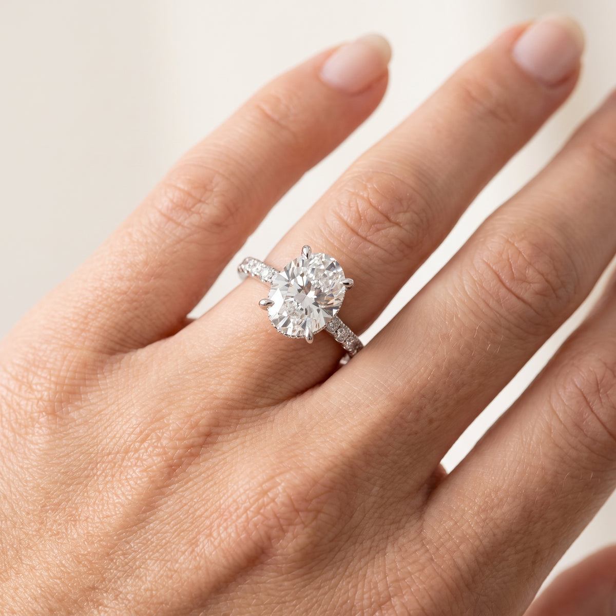 _lifestyle_image@SKU:R5667-LGDO02000004W #metal_14k-white-gold+origin_lab-grown+quality_ef-vs2+