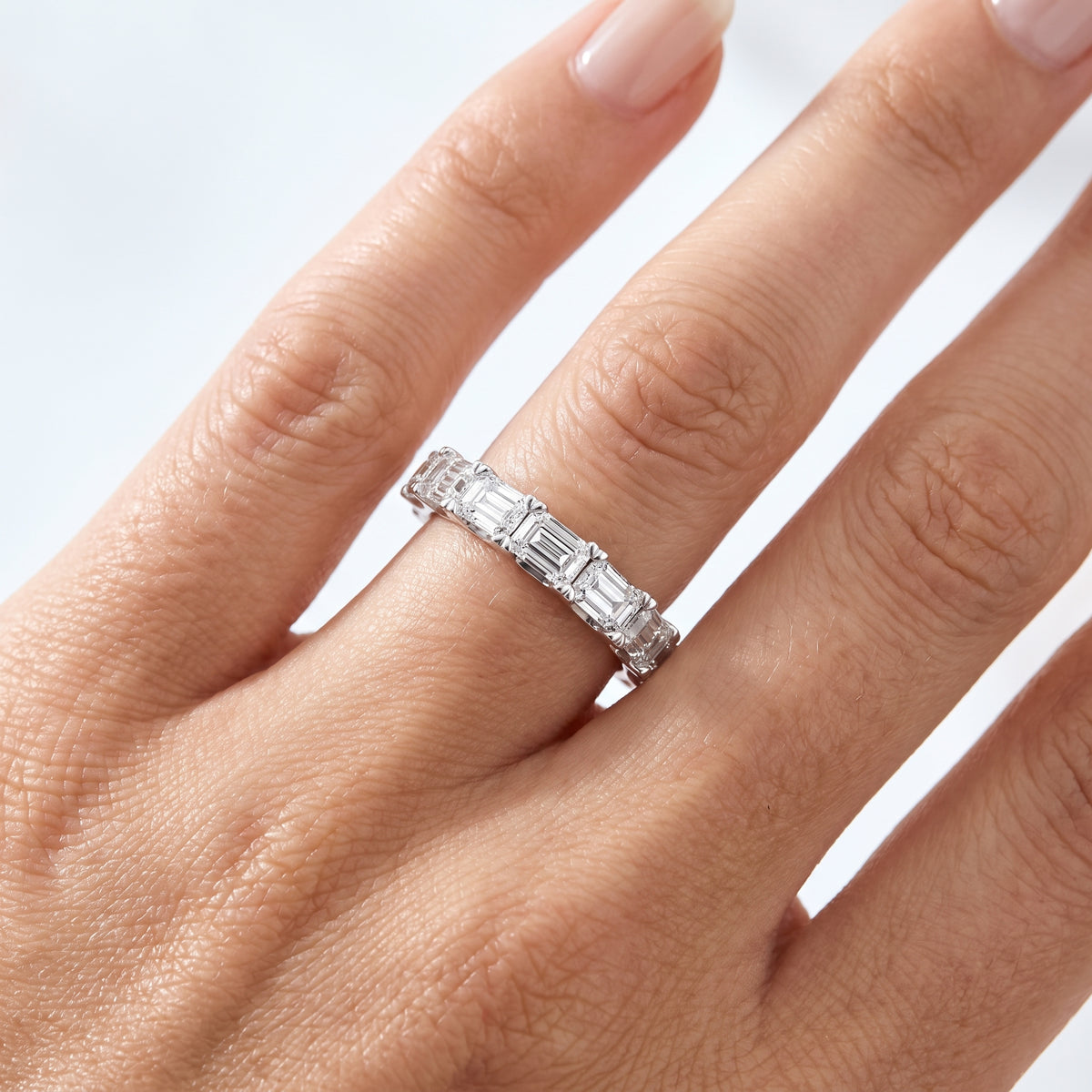 _lifestyle_image@SKU:R5727-LADE02000004W #metal_10k-white-gold+origin_lab-grown+quality_g-si
