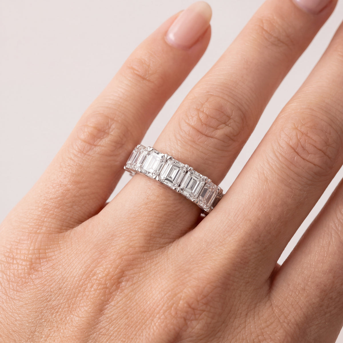 _lifestyle_image@SKU:R5727-NADE0200000PL #metal_platinum+origin_lab-grown+quality_ef-vs2+