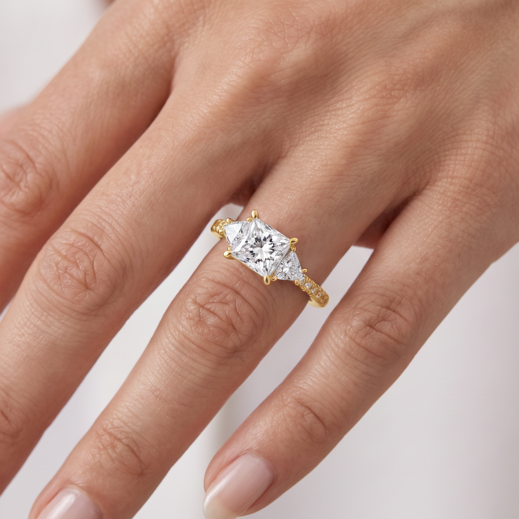 _lifestyle_image@SKU:R6002-NADP01000004Y #metal_14k-yellow-gold+origin_lab-grown+diamond-quality_ef-vs2++