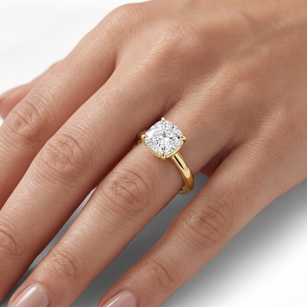 _lifestyle_image@SKU:R6203-LADC02000004Y #metal_10k-yellow-gold+origin_lab-grown+quality_g-si