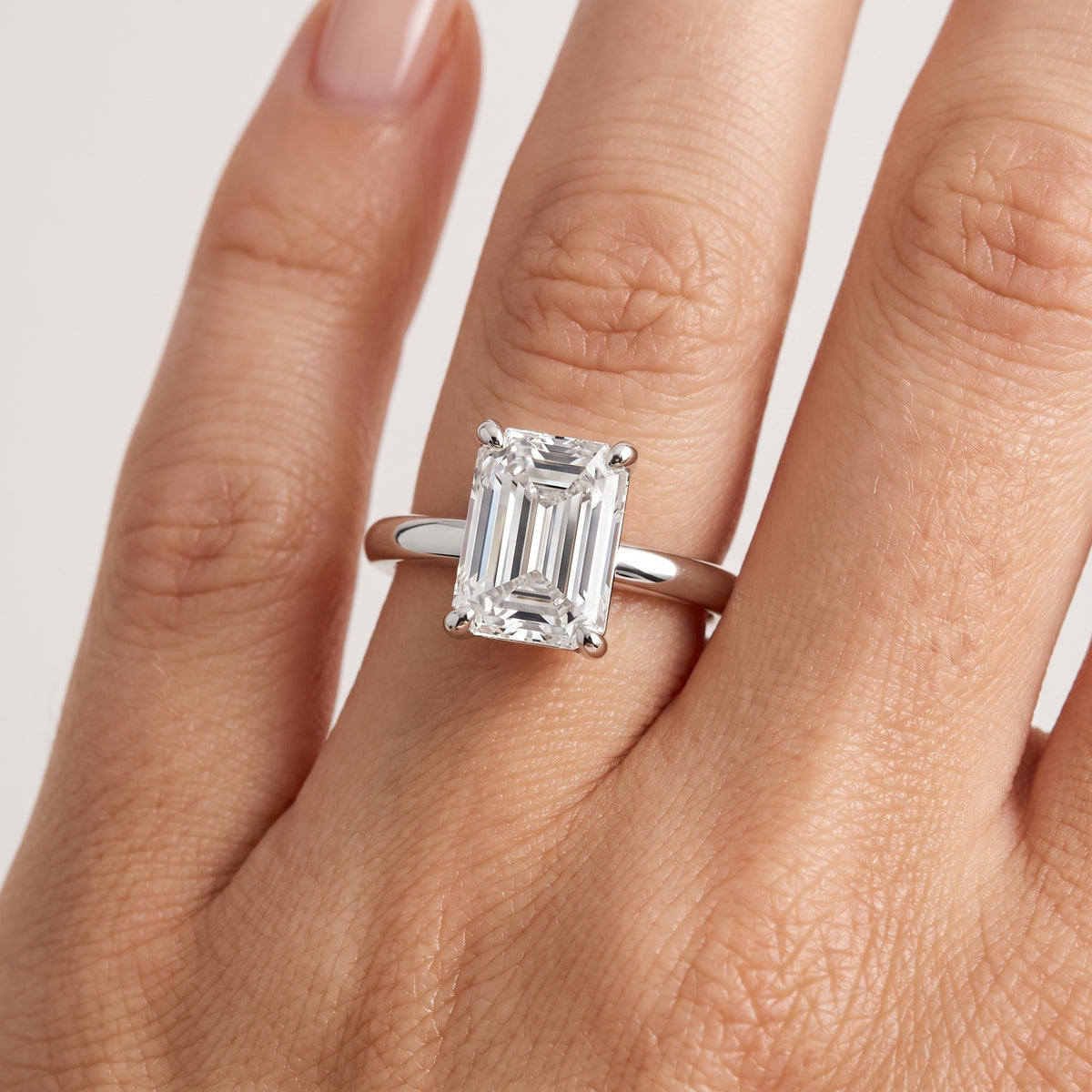 _lifestyle_image@SKU:R6203-LGDE03000004W #metal_14k-white-gold+origin_lab-grown+quality_ef-vs2+