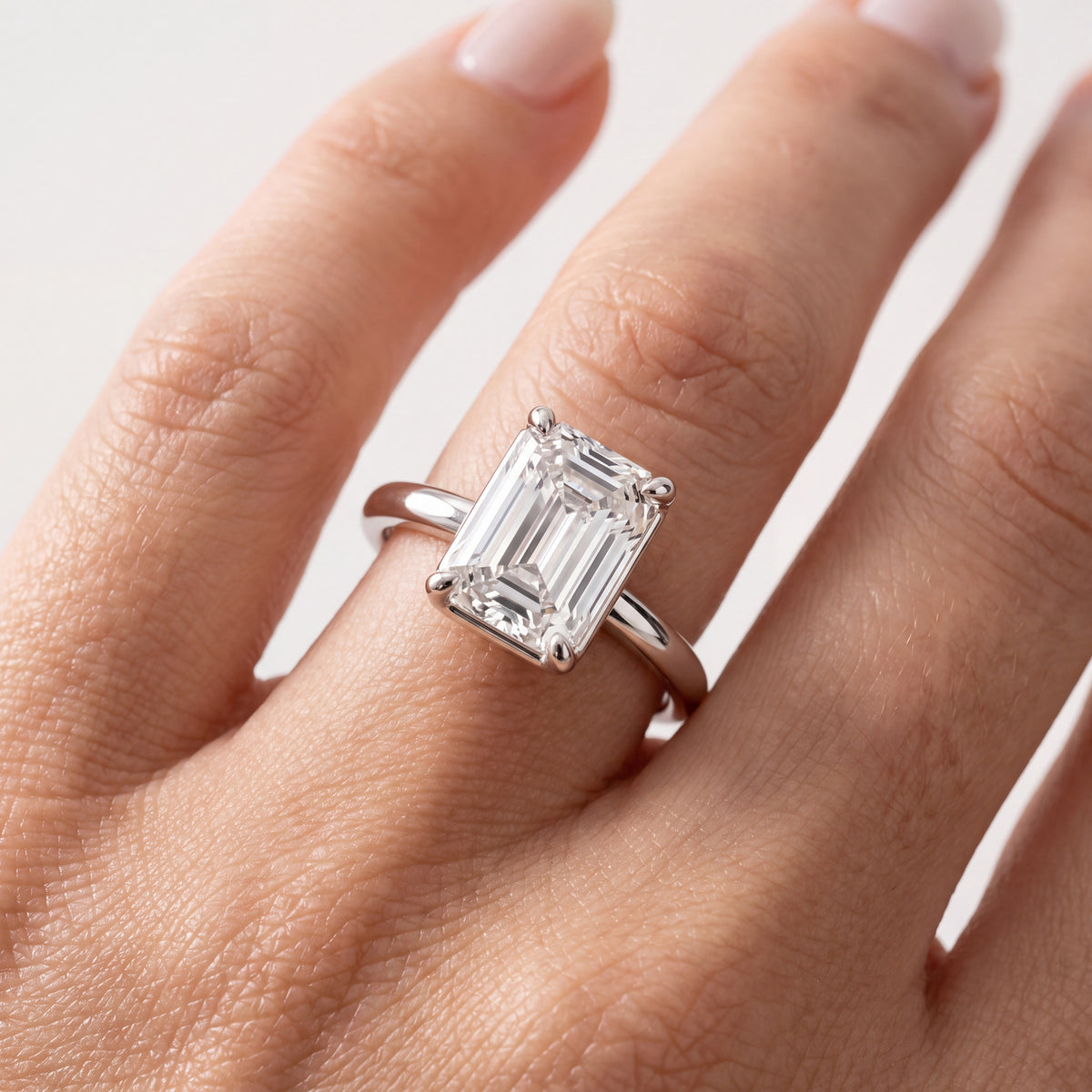 _lifestyle_image@SKU:R6203-LGDE03000004W #metal_14k-white-gold+origin_lab-grown+quality_ef-vs2+