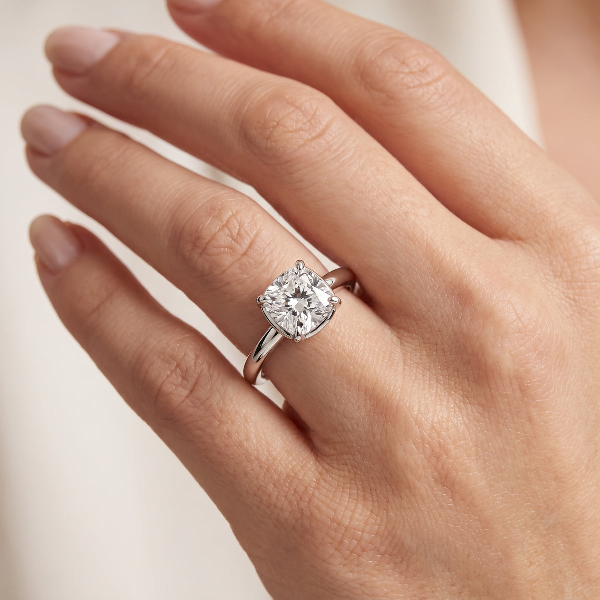 _lifestyle_image@SKU:R6203-LGDC0200000PL #metal_platinum+origin_lab-grown+quality_ef-vs2+