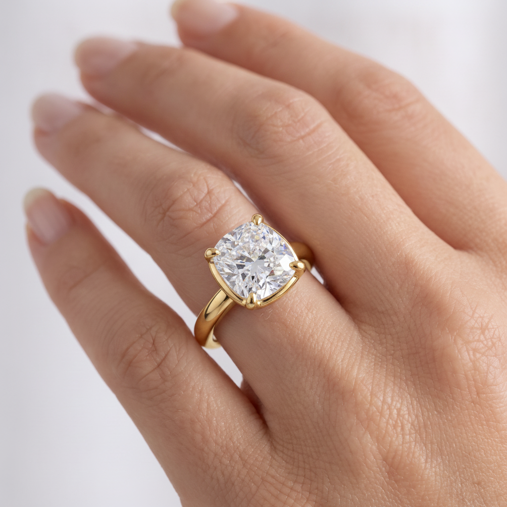 _lifestyle_image@SKU:R6203-LGDC03000004Y #metal_14k-yellow-gold+origin_lab-grown+quality_ef-vs2+