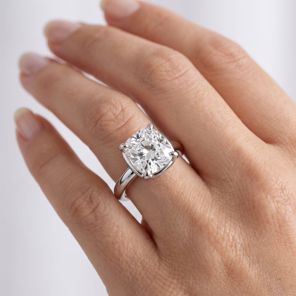 _lifestyle_image@SKU:R6203-LGDC0300000PL #metal_platinum+origin_lab-grown+quality_ef-vs2+