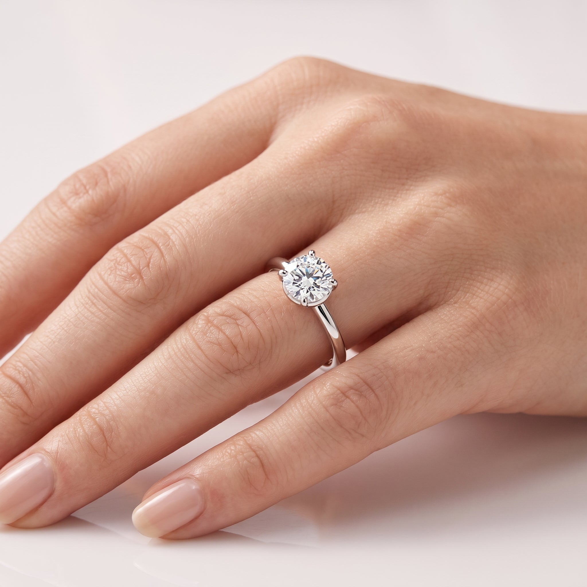 _lifestyle_image@SKU:R6203-LGDR01000004W #metal_14k-white-gold+origin_lab-grown+quality_ef-vs2+