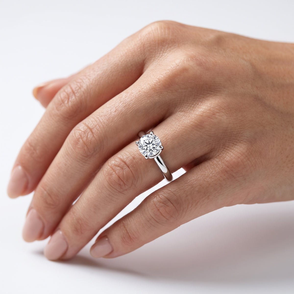 _lifestyle_image@SKU:R6203-LGDR0100000PL #metal_platinum+origin_lab-grown+quality_ef-vs2+