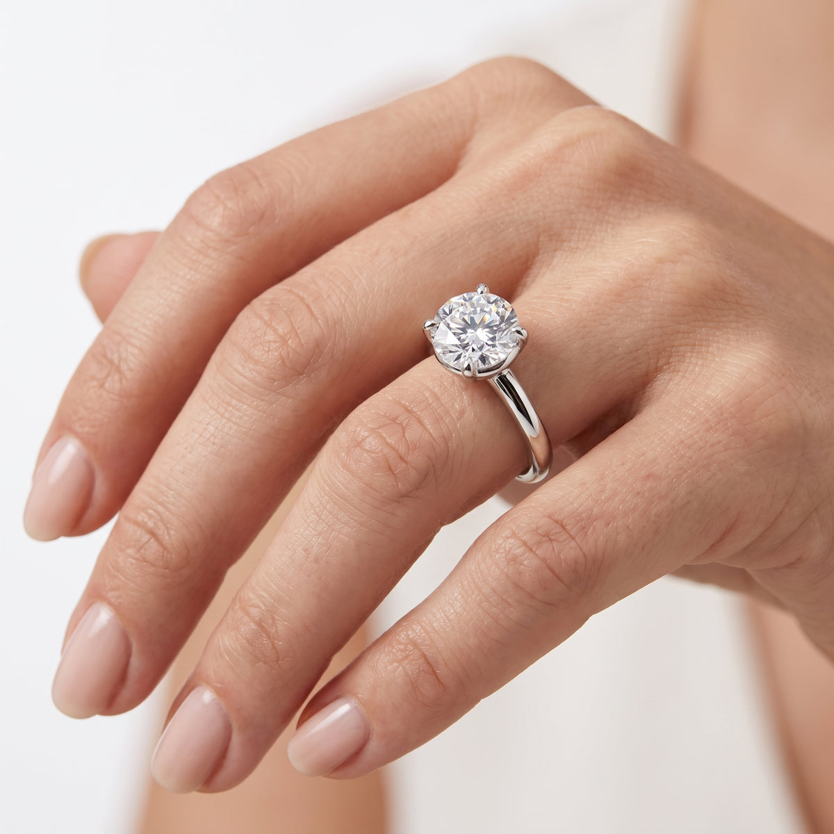 _lifestyle_image@SKU:R6203-LGDR0400000PL #metal_platinum+origin_lab-grown+quality_ef-vs2+